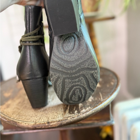 OTBT NWOT Black Peep Toe Ankle Boots with rope hassle detail - Picture 7 of 11